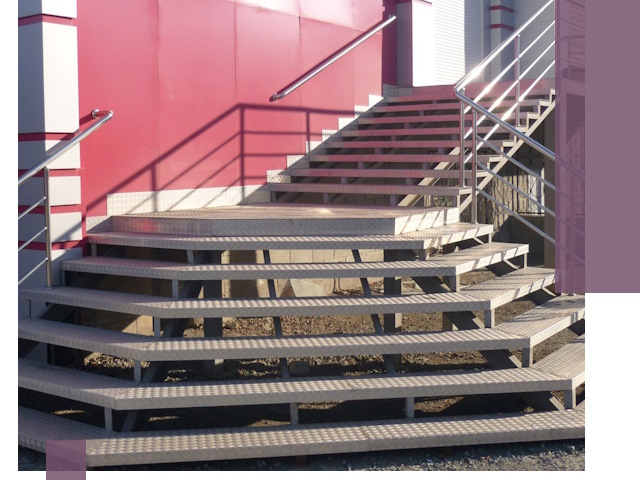 Лестницы для магазина в Донецке — изготовление и монтаж