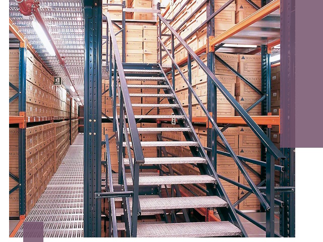 Лестницы складские прочные и безопасные под ключ в Донецке