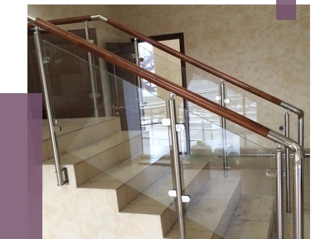 Комбинированные перила из металла и дерева в Донецке