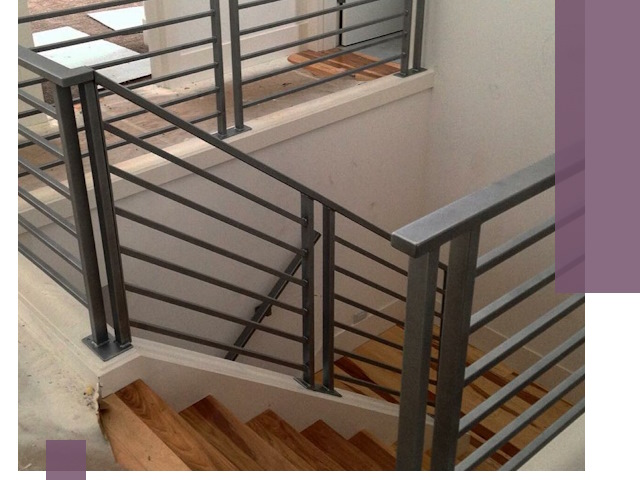 Изготовление поручней из металла и дерева в Донецке